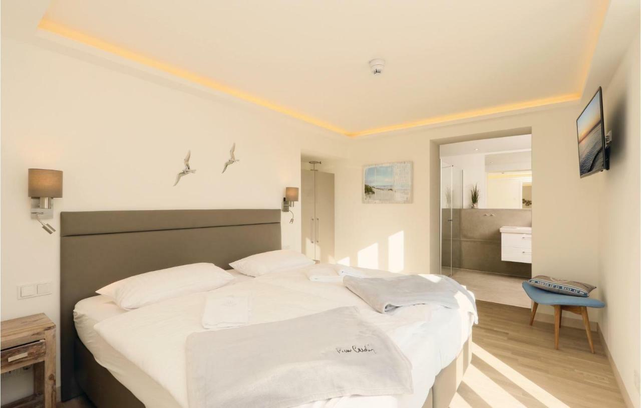 Garden Suite Apartment *