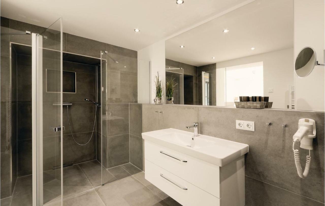 Garden Suite Apartment *
